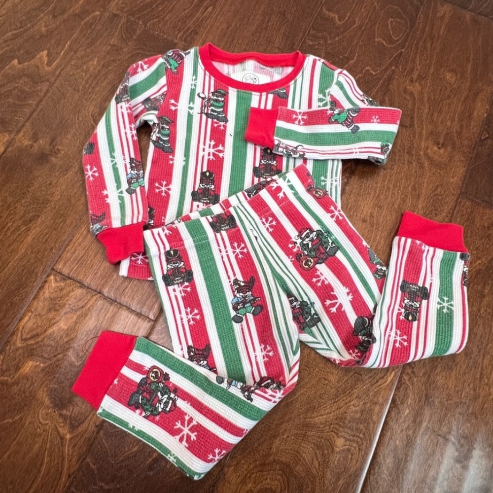 Buc-ees Two Piece Thermal Pajama Toddler 2T Christmas Holiday Lounge Wear Beaver